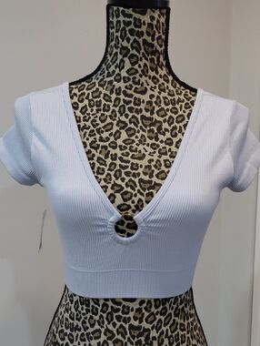 Women’s White Ribbed V-Neck Crop Top with Ring Detail